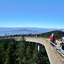 GREAT SMOKY MOUNTAINS AND GATLINBURG IN FALL