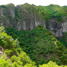 HIKING IN HAWAII