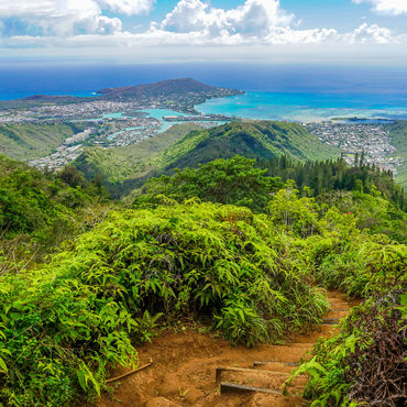 HIKING IN HAWAII